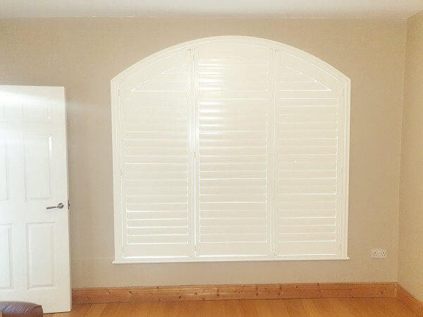 Eyebrow Shaped Solid Wood Apex Shutter Blind