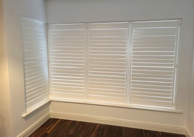 l shaped bay window louvres closed