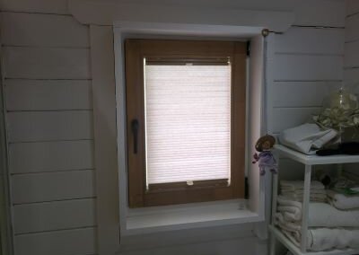 Bathroom Pleated Closed Blinds in Log Cabin