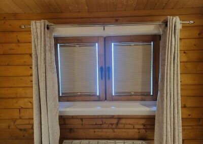 Log Cabin Pleated Closed