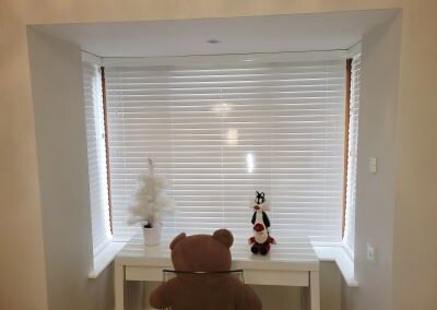 Venetian White Closed